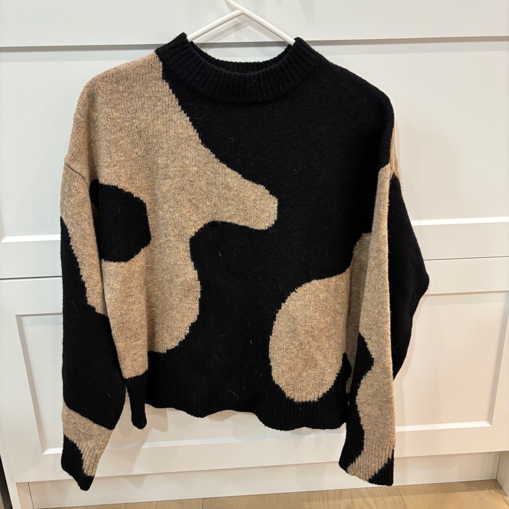 Sweater - Picture 1 of 2